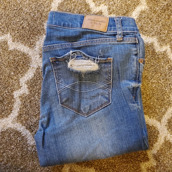 Abercrombie & Fitch Erin Destroyed Skinny Jeans - Picture 4 of 7